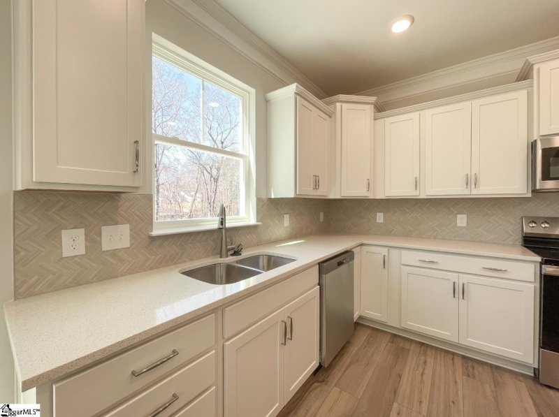 Property image 3 at 660 Columbus Circle, Simpsonville, SC 29680