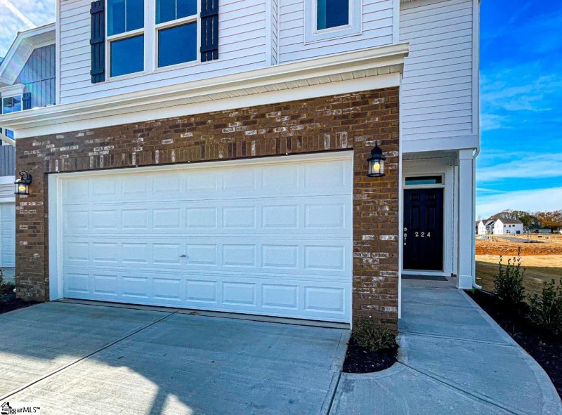 Property image 2 of 224 Toal Court in Bellevue, Greenville, SC 29611