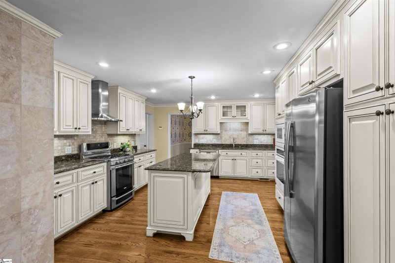 Property image 3 at 115 W Queen Ann Road, Greenville, SC 29615