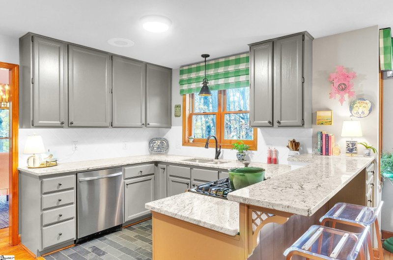 Property image 3 at 11 Overlook Court, Greenville, SC 29609