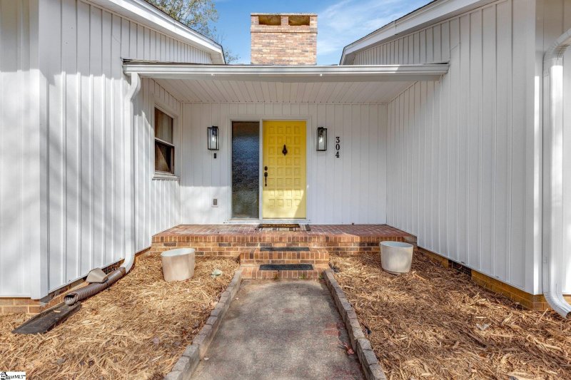 Property image 3 at 304 Huntington Road, Easley, SC 29642