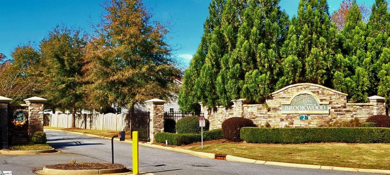 Property image 2 at 215 Shady Grove Drive, Simpsonville, SC 29681