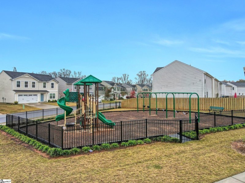 Property image 4 at 10 Wedgemere Drive, Greenville, SC 29605