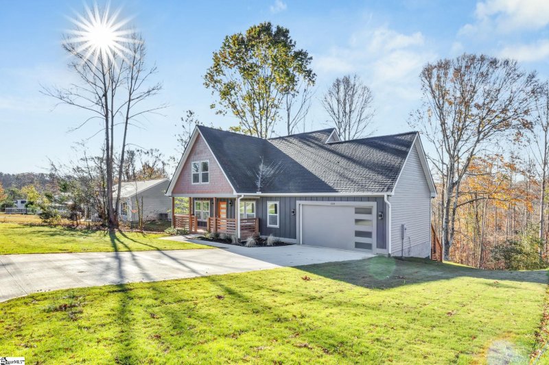 Property image 3 at 320 Anchor Road, Greenville, SC 29617