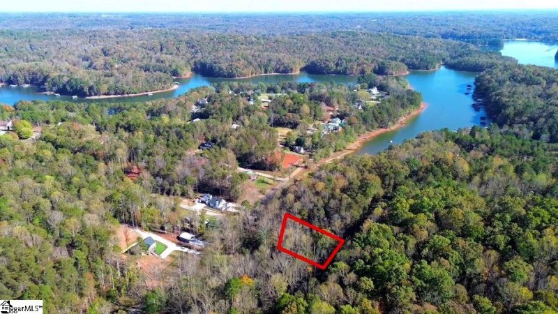 Property image 2 of 135 Choestoea Road in Foxwood Hills, Westminster, SC 29693