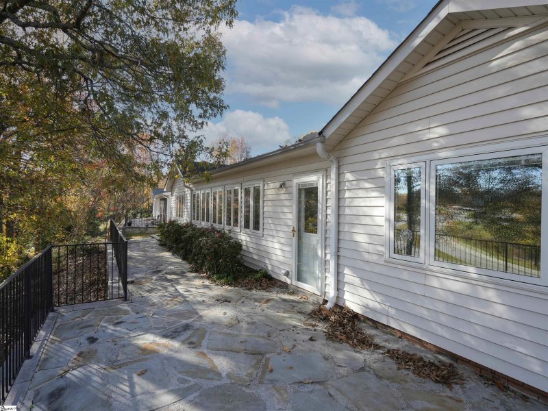 Property image 3 at 204 Creek Forest Drive, Greenville, SC 29615-5302