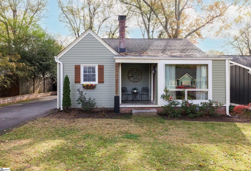 Property image 2 at 205 Briarcliff Drive, Greenville, SC 29607