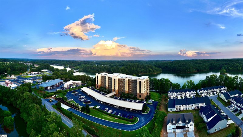 Watermarke, Anderson Community