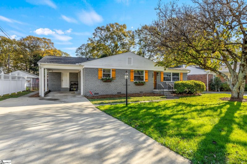 Property image 2 at 209 Willow Springs Drive, Greenville, SC 29607