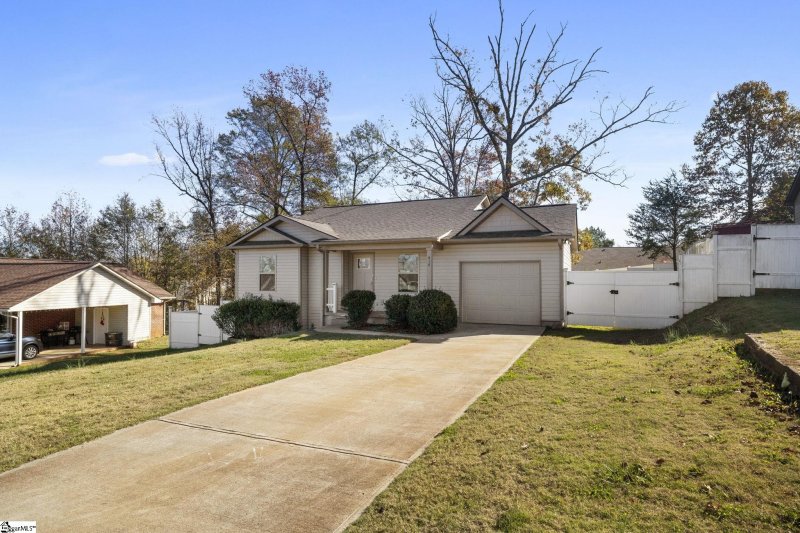 Property image 2 at 414 Mount Hood Drive, Inman, SC 29349