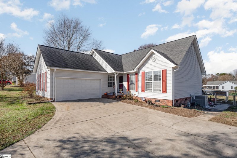 Property image 2 at 13 Idle Lane, Fountain Inn, SC 29644