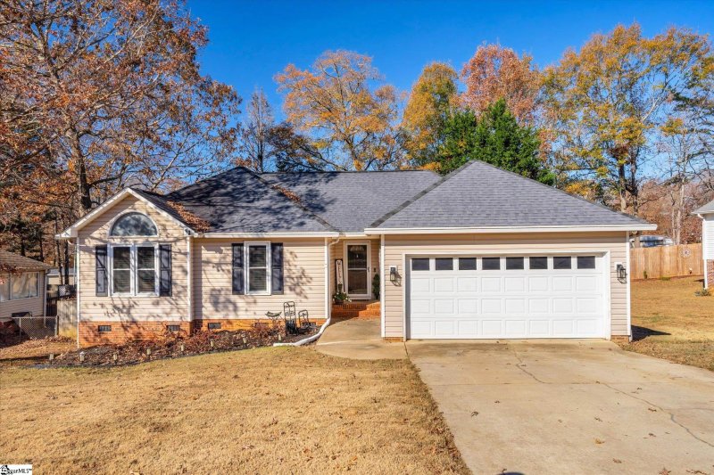 Property image 2 of 138 Hatteras Lane in Ambergate, Simpsonville, SC 29680