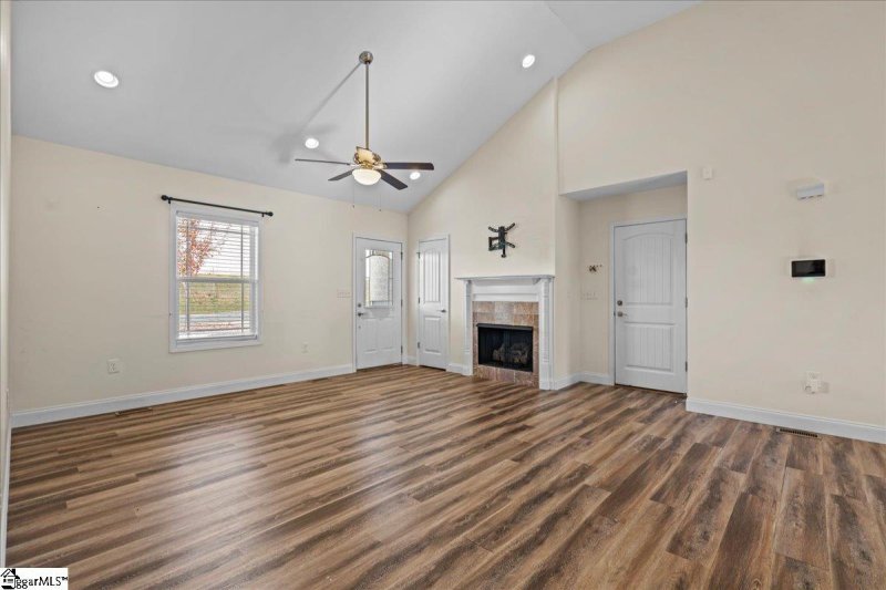 Property image 5 at 1352 Shoresbrook Road, Spartanburg, SC 29301