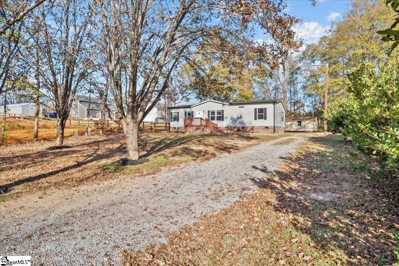 Property image 2 at 122 Lakeside Drive, Taylors, SC 29687-5721