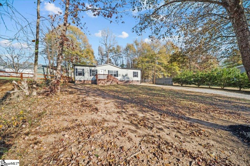 Property image 3 at 122 Lakeside Drive, Taylors, SC 29687-5721