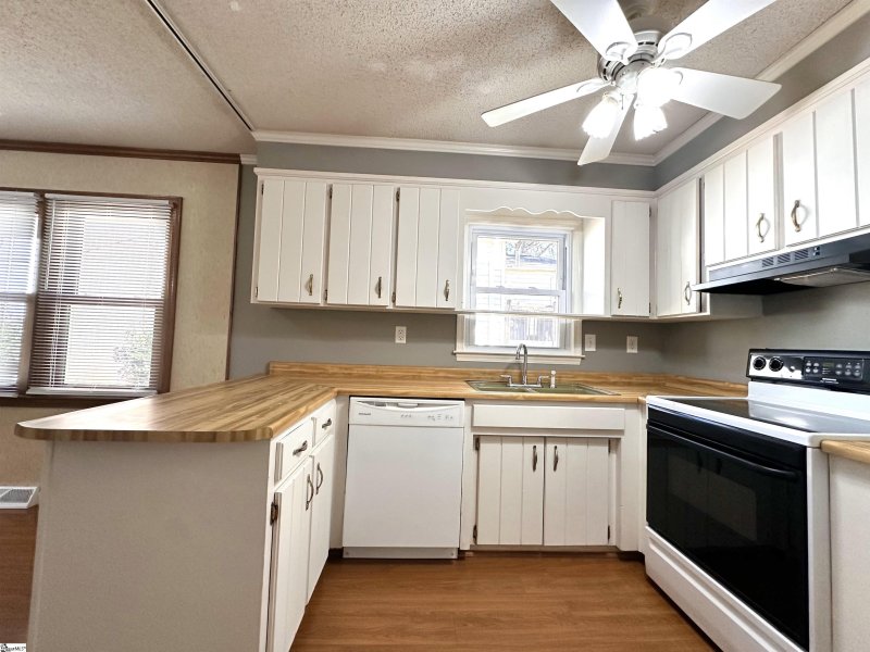 Property image 5 at 124 Brookview Circle, Greenville, SC 29605