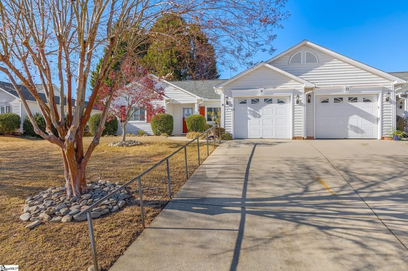 Property image 3 at 9 Sunbriar Drive, Greenville, SC 29615