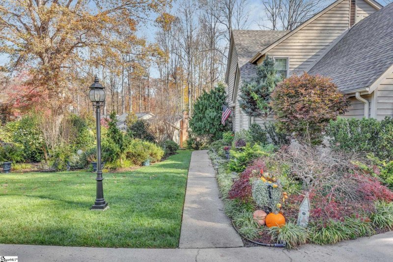 Property image 2 at 6 Foxwood Lane, Taylors, SC 29687