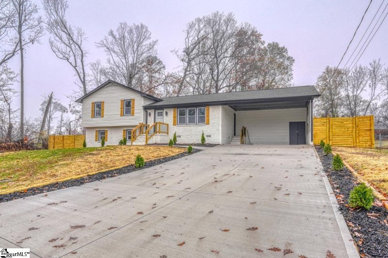 Property image 3 at 112 Longmeadow Road, Taylors, SC 29687