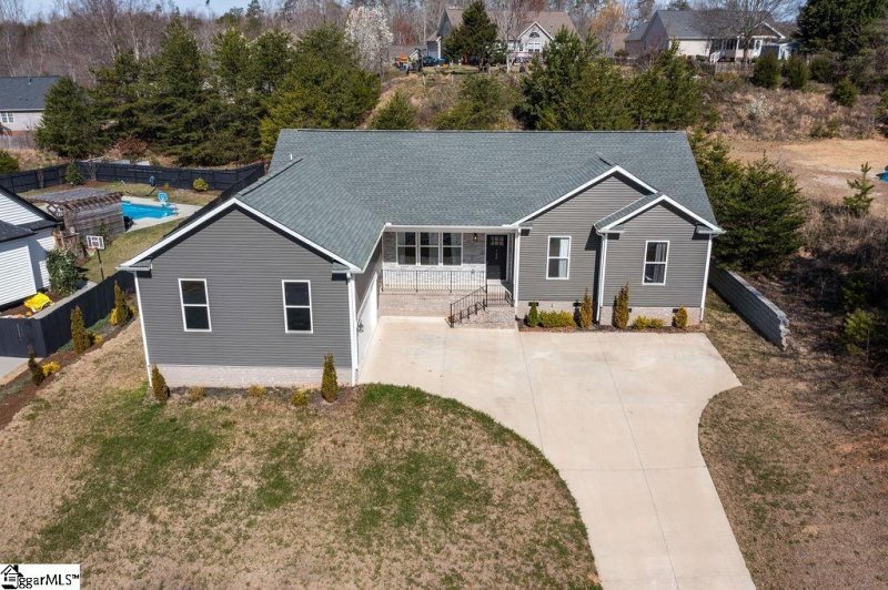 Property image 3 at 712 Rock Cliff Street, Greenville, SC 29617-6746