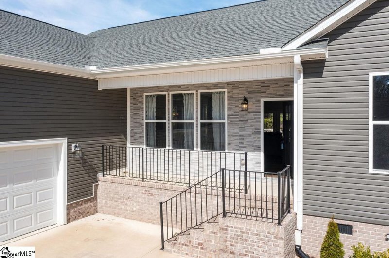 Property image 4 at 712 Rock Cliff Street, Greenville, SC 29617-6746