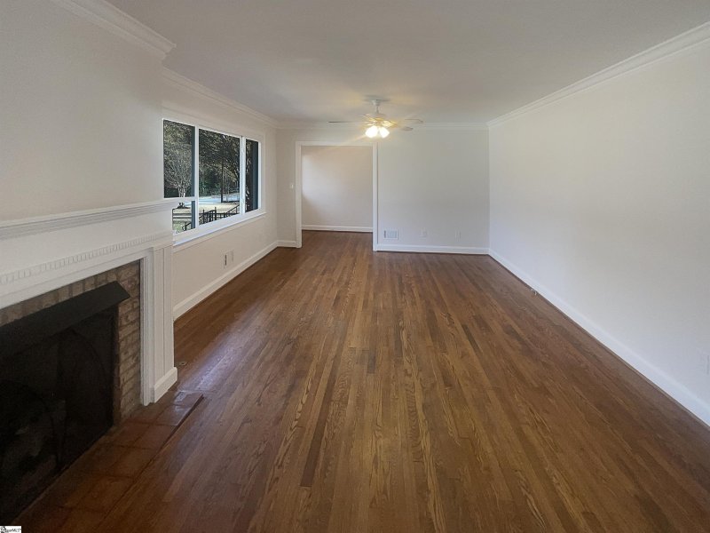 Property image 3 at 137 Batesview Drive, Greenville, SC 29607