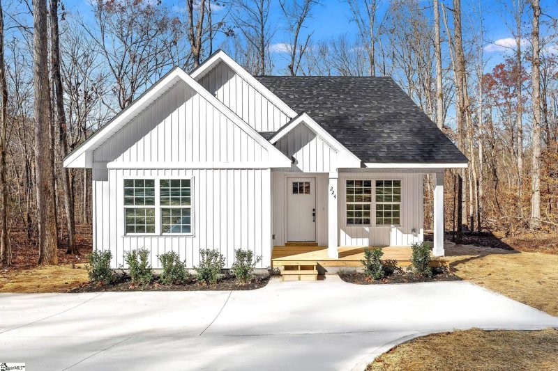Property image 2 at 224 Shannondoah Drive, Westminster, SC 29693
