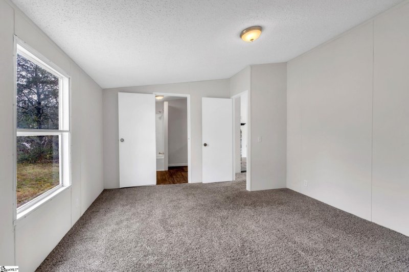 Property image 5 at 3 Channel Drive, Greenville, SC 29611