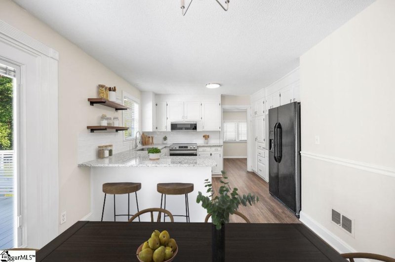 Property image 4 at 5 Columbia Circle, Greenville, SC 29607