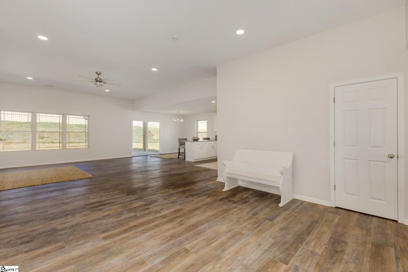 Property image 5 of 118 Bridgeville Way in Glen Lake, Boiling Springs, SC 29316