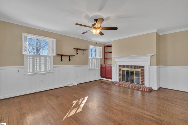 Property image 3 at 305 Fairview Drive, Greenville, SC 29609