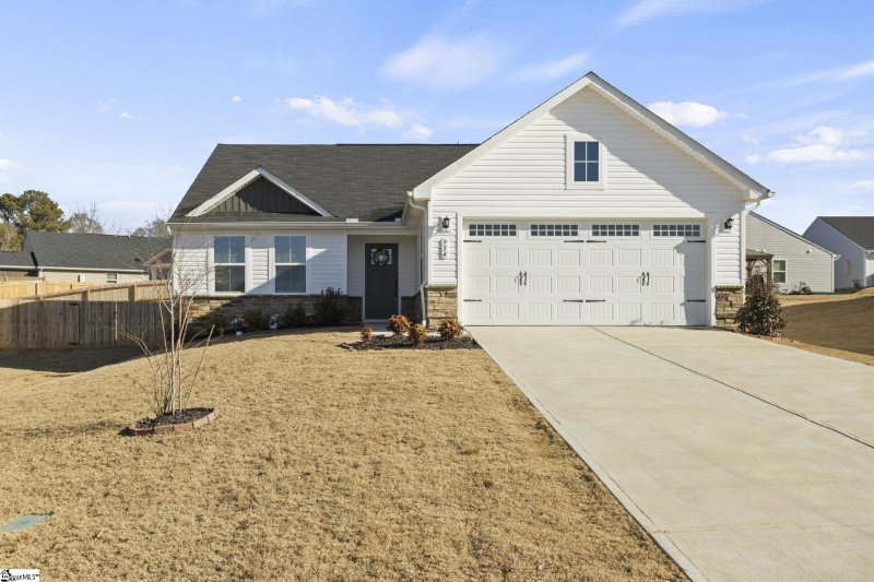 Property image 2 of 934 Blue Willow Court in Olivia Springs, Spartanburg, SC 29302-4686