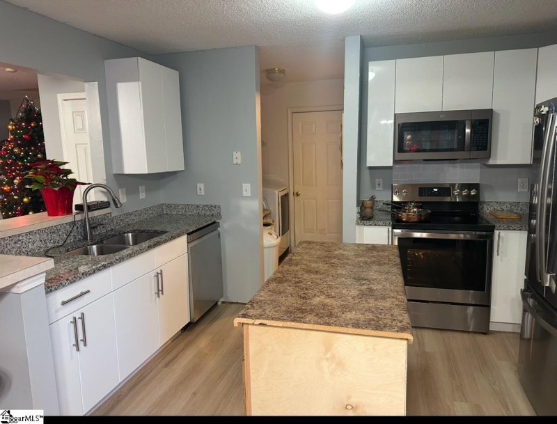 Property image 4 at 8 Diamond Hill Court, Greer, SC 29651