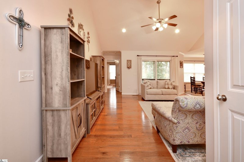 Property image 4 at 222 Barry Drive, Greer, SC 29650