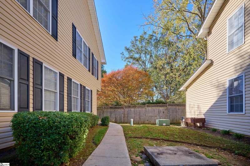 Property image 4 at 1132 E Lee Road, Taylors, SC 29687