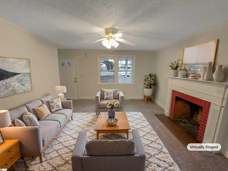 Property image 2 at 421 High Valley Boulevard, Greenville, SC 29605