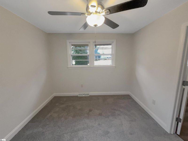 Property image 5 at 421 High Valley Boulevard, Greenville, SC 29605