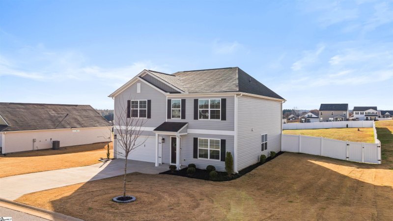 Property image 2 at 7214 Clemie Court, Boiling Springs, SC 29316