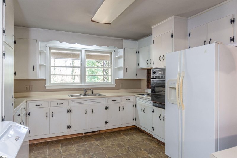 Property image 2 at 1307 Ne Main Street, Simpsonville, SC 29681