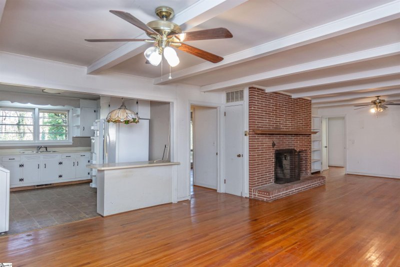 Property image 3 at 1307 Ne Main Street, Simpsonville, SC 29681