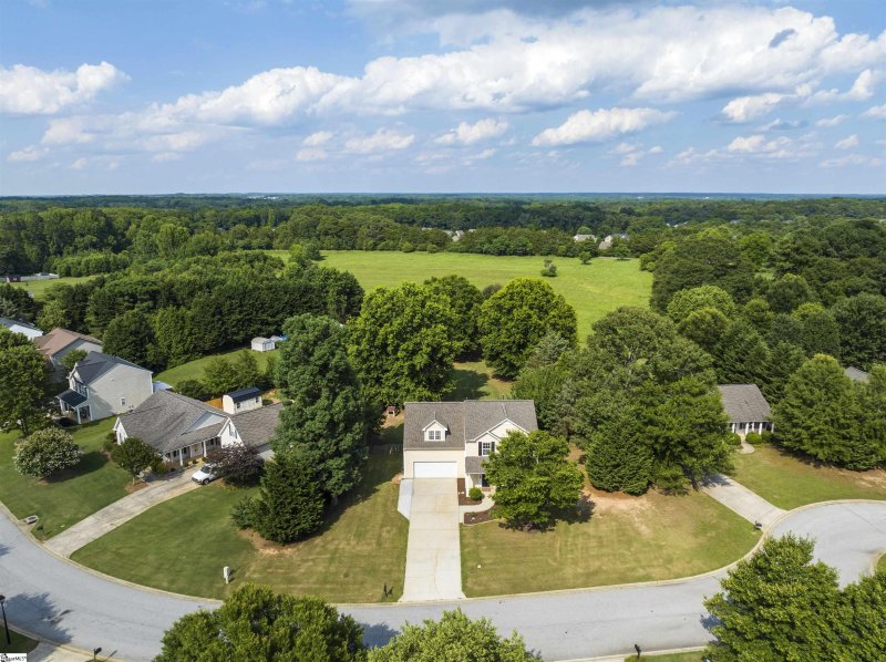 Property image 2 at 124 Largess Lane, Piedmont, SC 29672