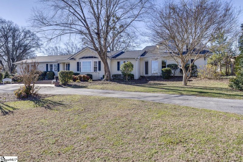 Property image 2 at 11 Briarwood Boulevard, Greenville, SC 29615