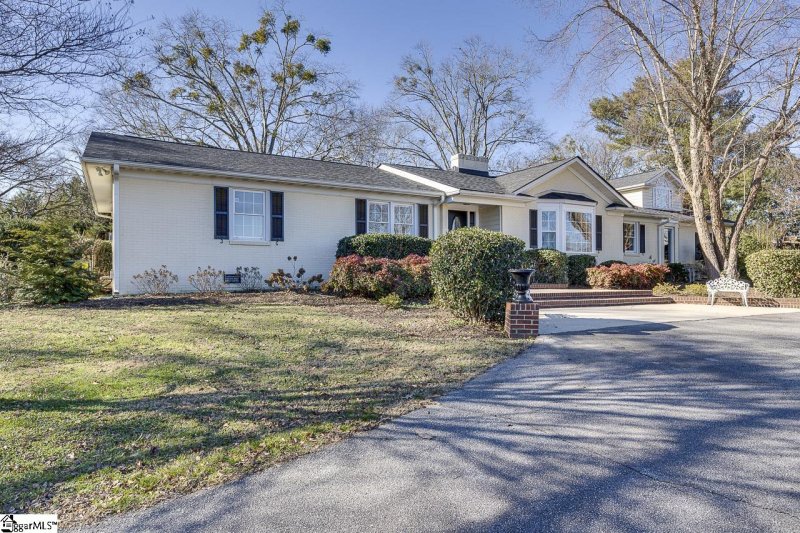 Property image 3 at 11 Briarwood Boulevard, Greenville, SC 29615