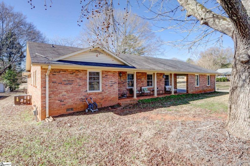 Property image 2 at 808 Thackston Drive, Spartanburg, SC 29307