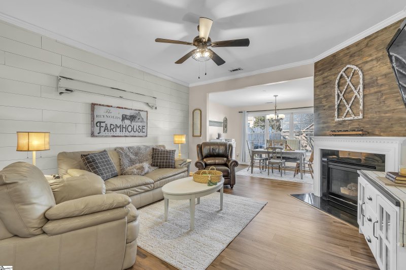 Property image 2 of 213 Stewarts Landing in Glen Lake, Boiling Springs, SC 29316