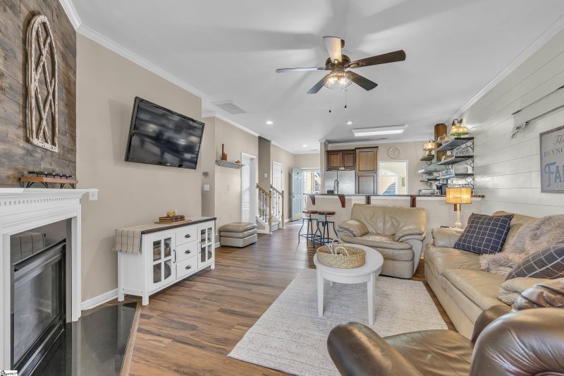 Property image 3 of 213 Stewarts Landing in Glen Lake, Boiling Springs, SC 29316