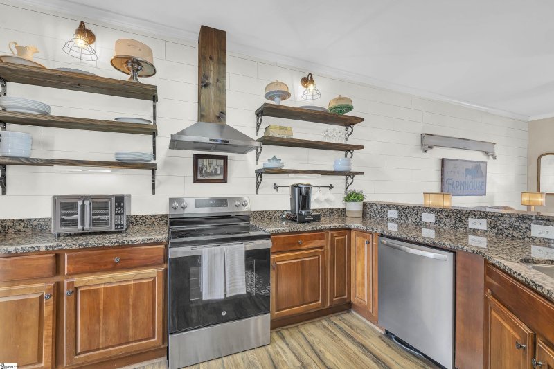 Property image 5 of 213 Stewarts Landing in Glen Lake, Boiling Springs, SC 29316