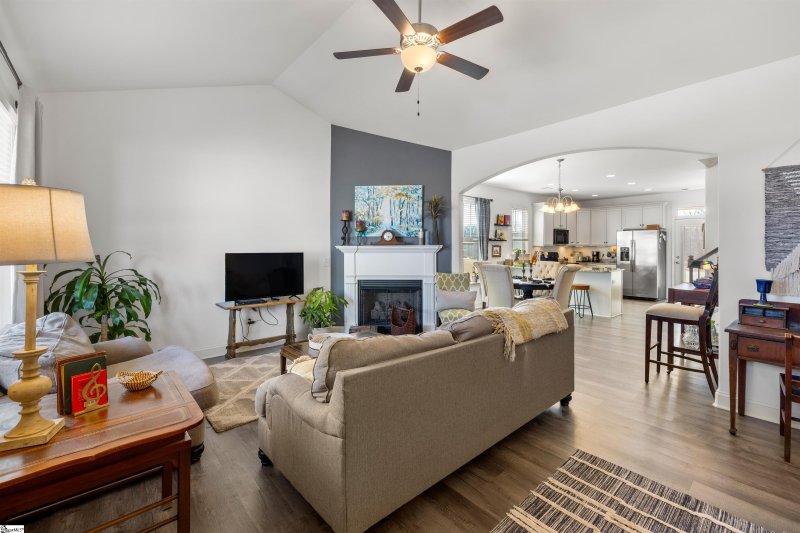 Property image 3 at 208 Cherrybark Lane, Taylors, SC 29687