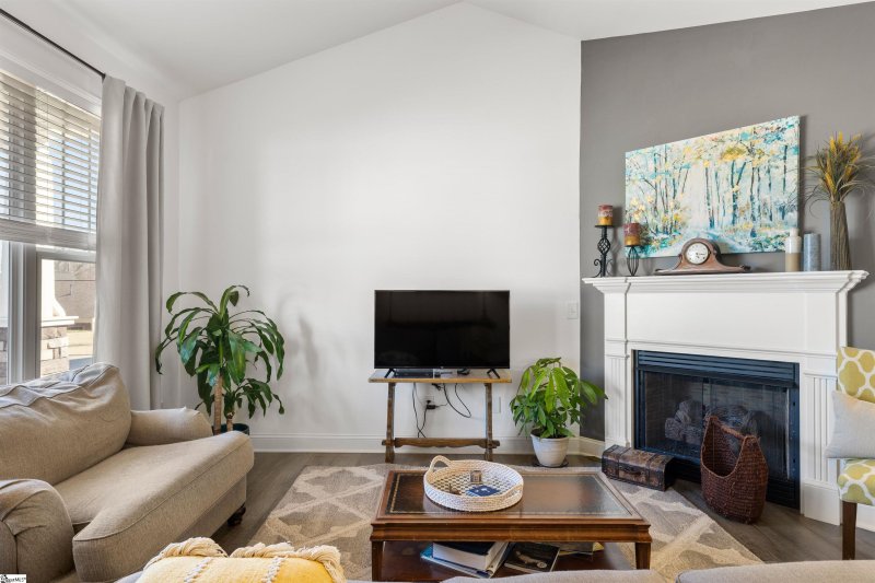 Property image 5 at 208 Cherrybark Lane, Taylors, SC 29687