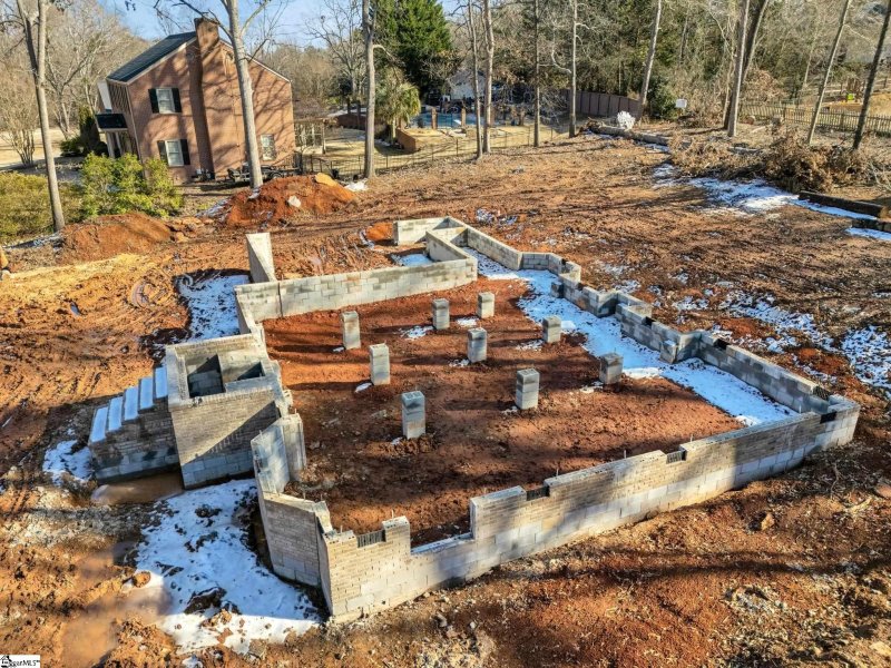 Property image 4 of 111 Williamsburg Drive in Jamestowne Estates, Greer, SC 29651